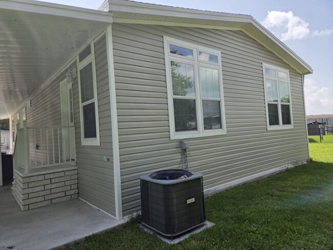 Building Photo - 2879 Canyon Dr