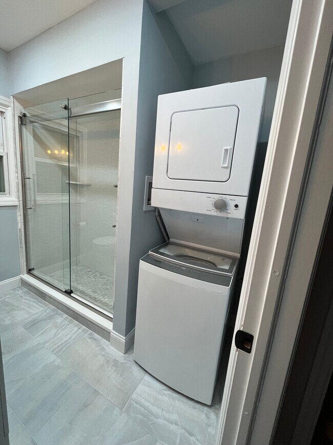 Washer/Dryer - 1205 Little Neck Ave