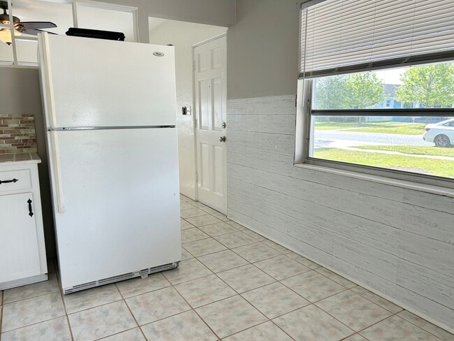 Building Photo - 2 bed 1 Bath House in Ideal Location in St Pete