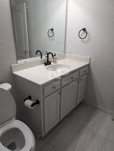 Building Photo - 7828 Blossom Dr