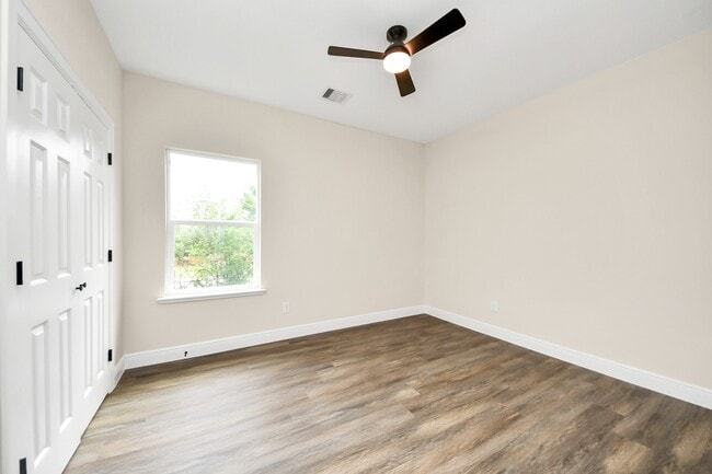Building Photo - 3810 Hiford Dr
