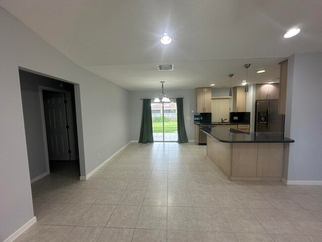 Building Photo - 1896 SW Cameo Blvd