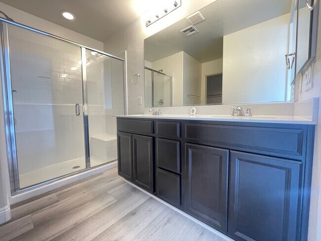 Building Photo - Carry Over Showing: This property has been...