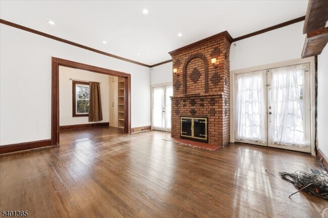 Building Photo - 274 Crawford Terrace