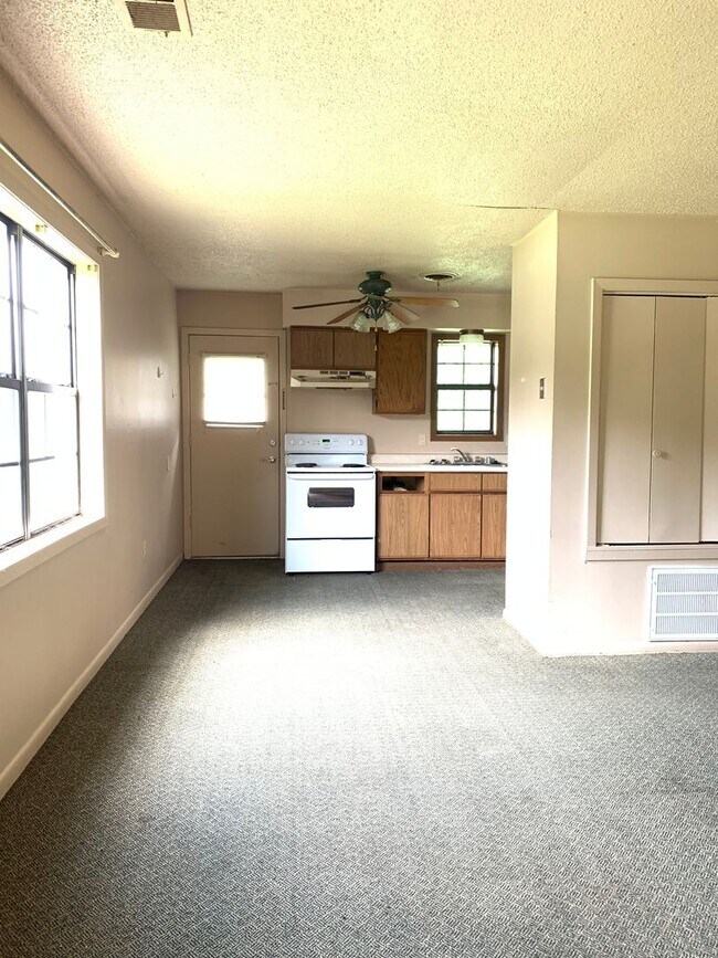 Building Photo - 1706 Belt St