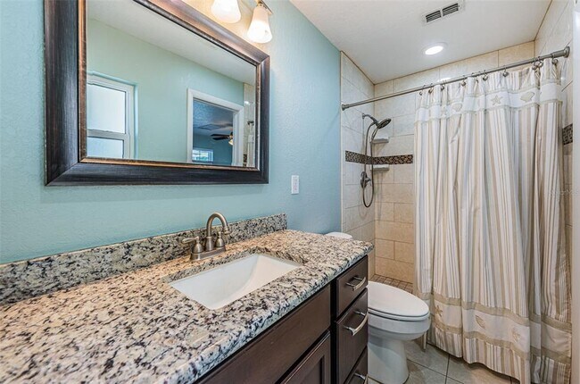 Building Photo - 14025 Yacht Club Blvd