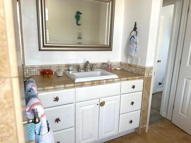 Building Photo - 2149 Fairfield Beach Rd