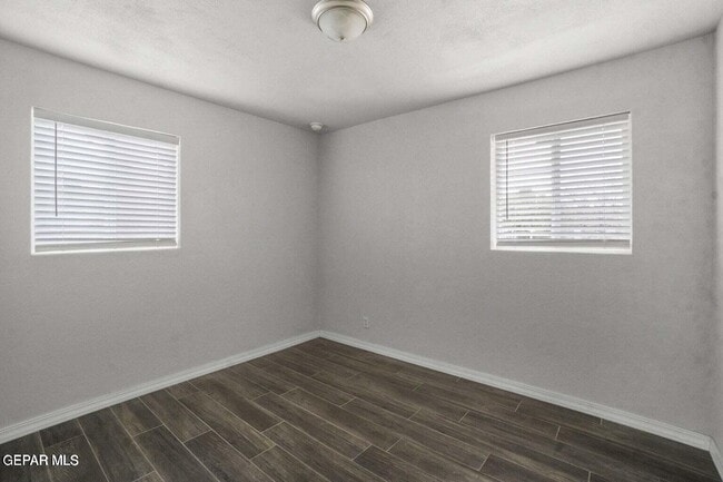 Building Photo - 5316 Saxon Dr