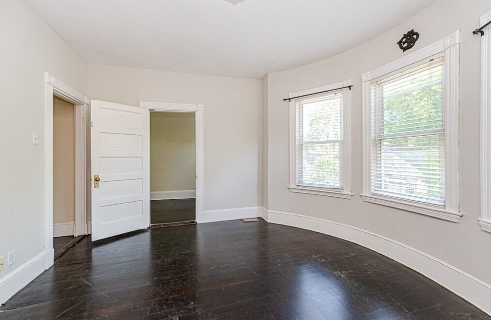 Building Photo - 10 Chilcott Pl
