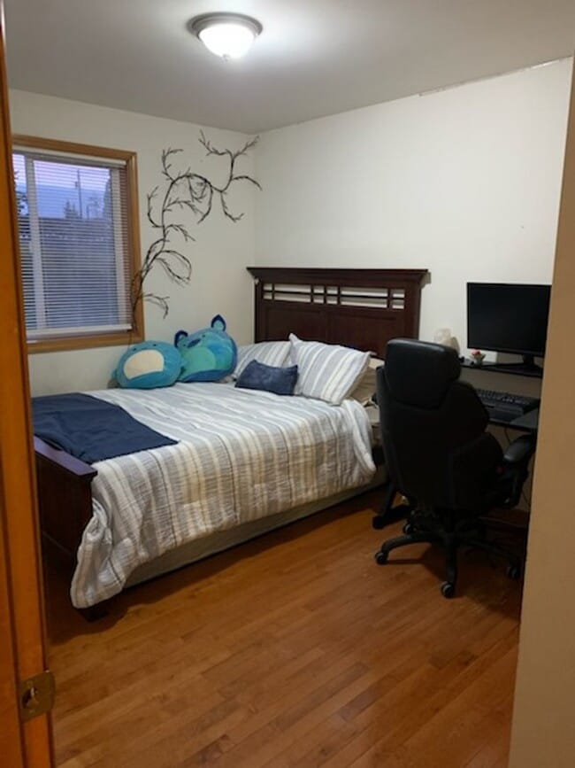 Building Photo - 1238 W 12th St