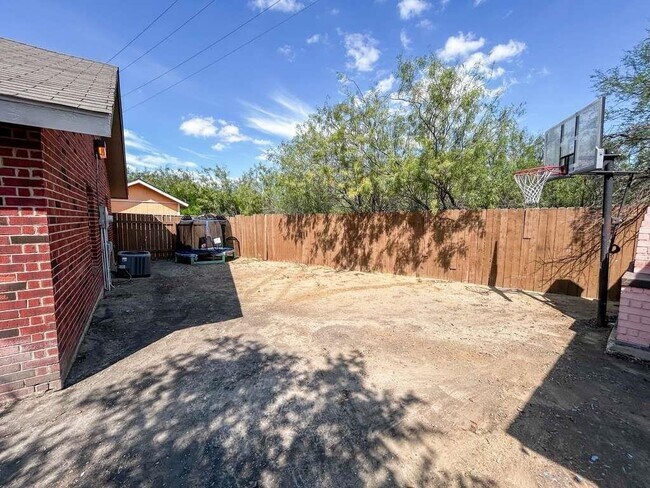 Building Photo - 402 Prescott Loop