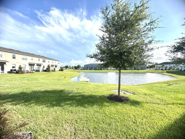 Building Photo - 3 Bedroom 2.5 Bathrooms Townhouse at Spring Isle Palms