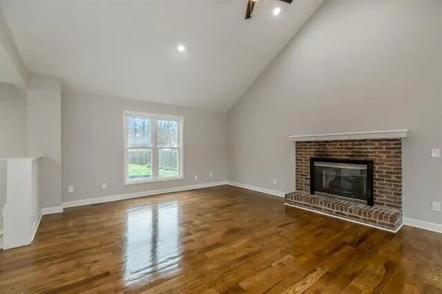 Building Photo - 1205 E Sleepy Hollow Dr