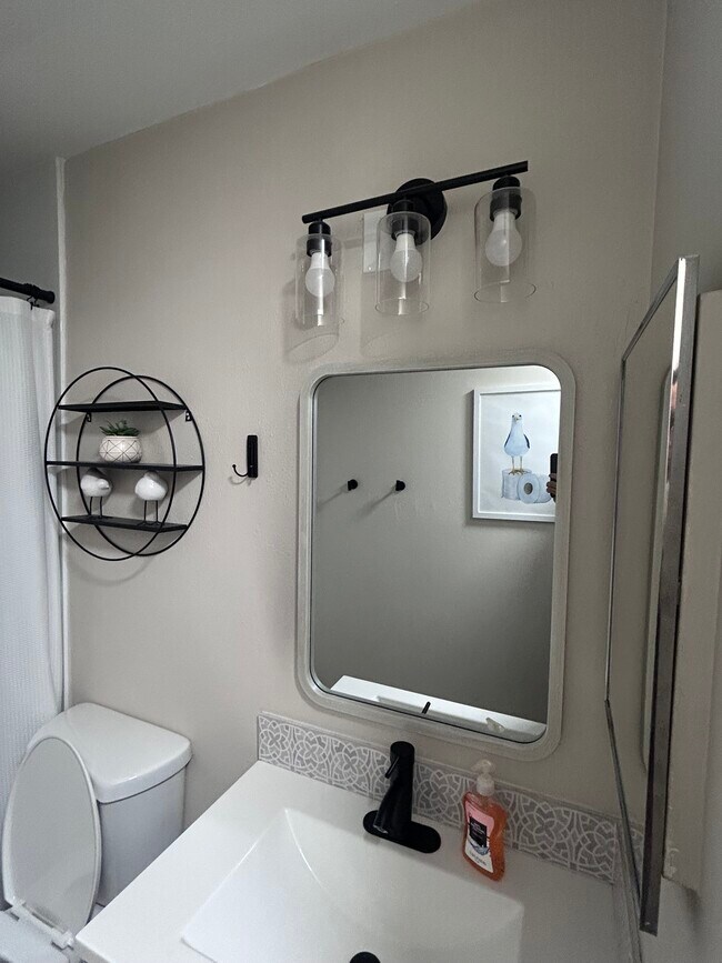 Building Photo - 108 Flint St