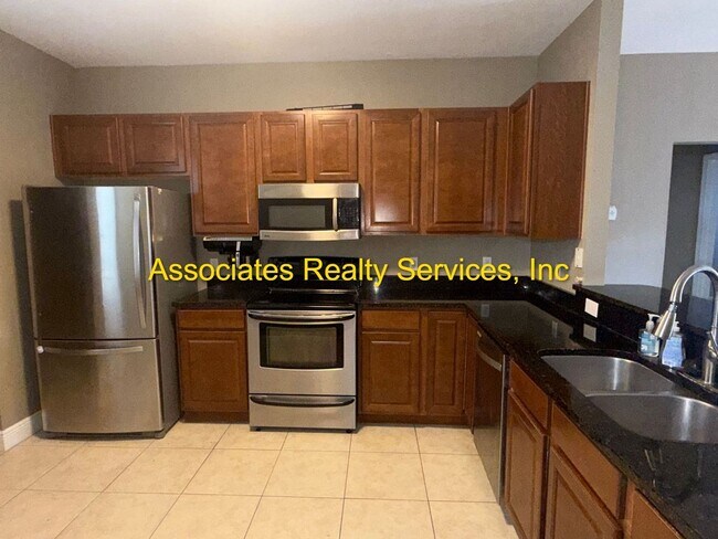 Building Photo - Willow Oak SW 3/2, a must see