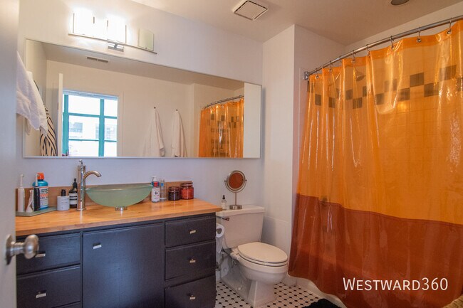 Building Photo - 1017 W Washington Blvd