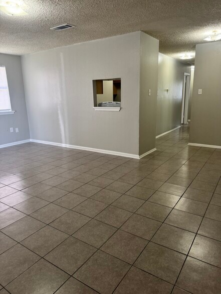 Building Photo - 708 24th St