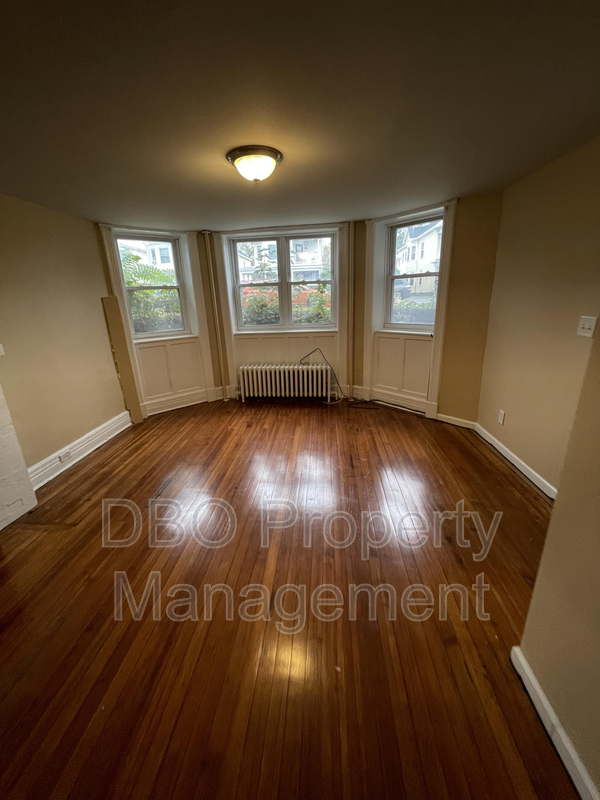 Primary Photo - 273 Western Ave