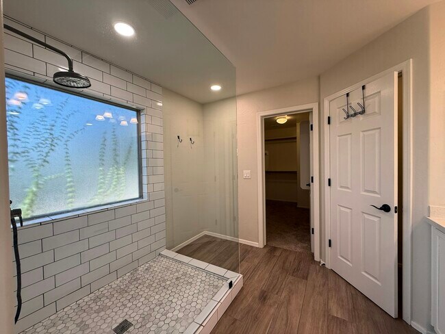 Building Photo - 6509R West Red Fox Road