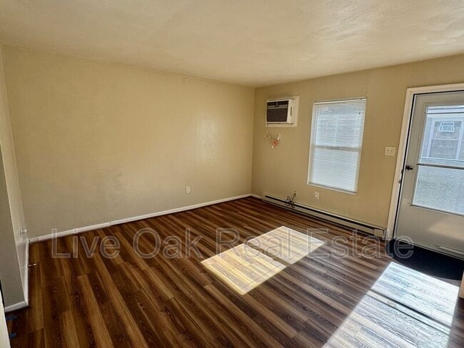 Building Photo - 110 S Corwood Ave