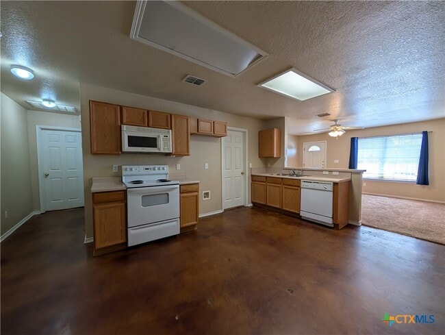 Building Photo - 1013 Misty Acres Dr