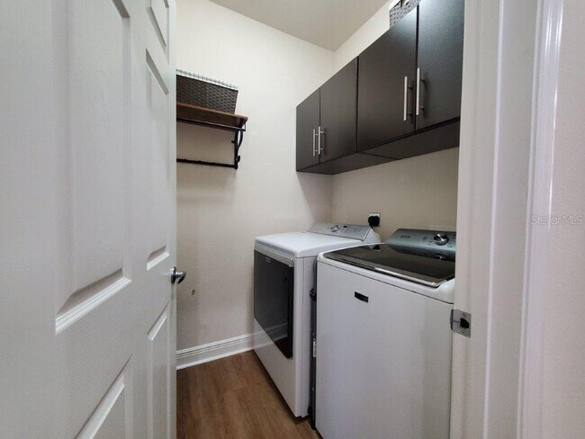 Building Photo - 240 West End Dr