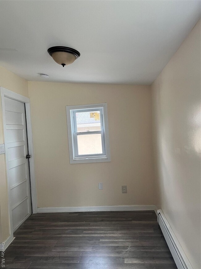 Building Photo - 32 Wellington St