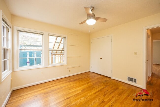 Building Photo - 3205 NE Davis St