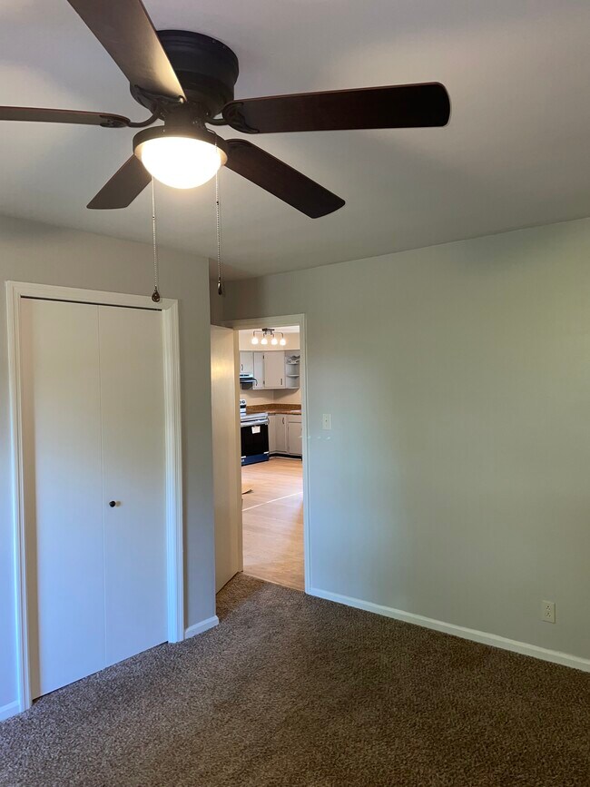 Building Photo - 400 Schenkel Ln