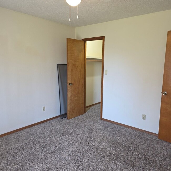 Building Photo - 436-436 E Redwood St