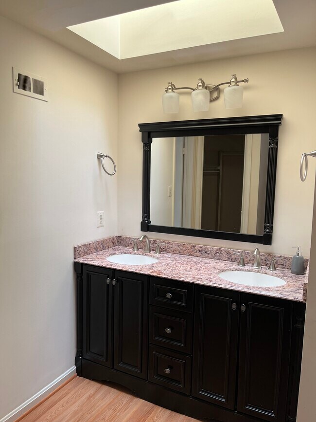 Double vanity - 11251 Silentwood Ln