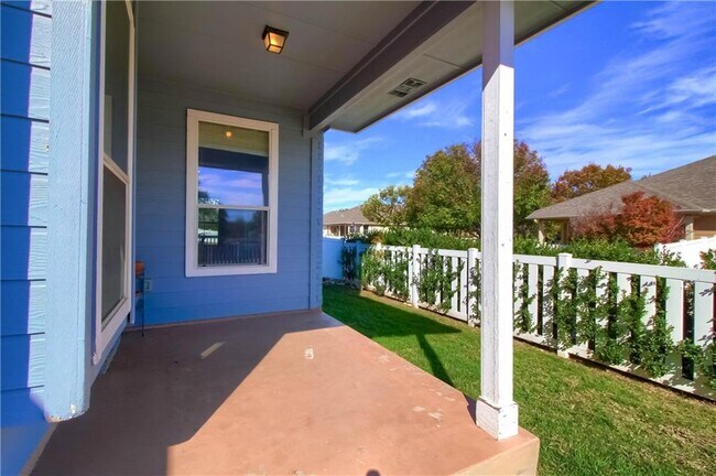 Building Photo - 706 Big Spring Dr