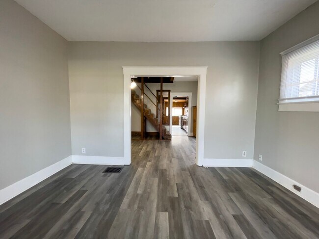 Building Photo - PRELEASING for AUGUST! Convenient Campus Living | 4BR with Fenced Yard & Covered Parking