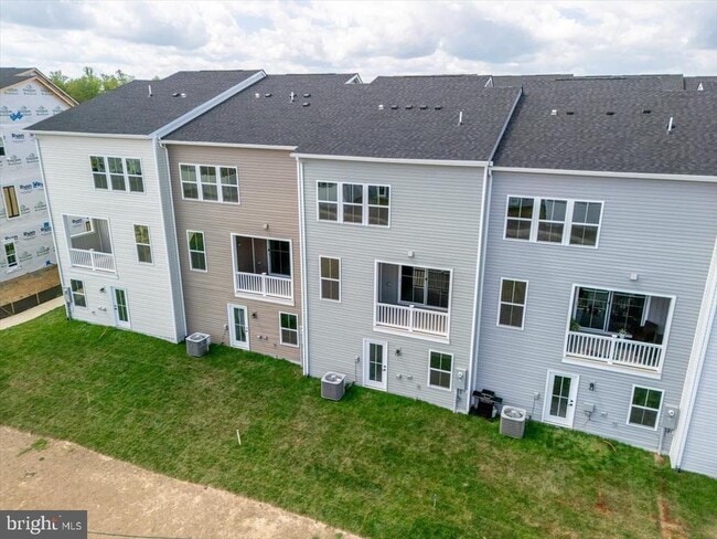 Building Photo - 9287 Tanfield Dr