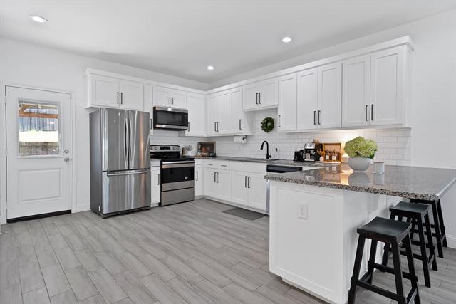 Building Photo - 3015 Columbus Ave