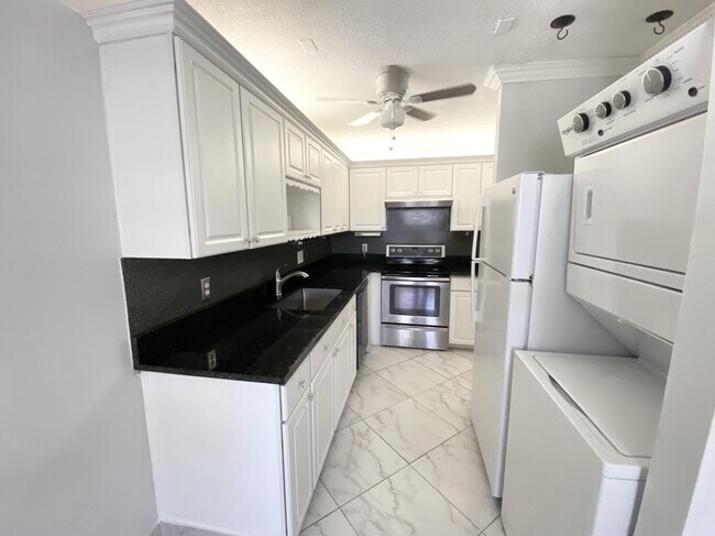 Building Photo - 2480 Juniper Dr