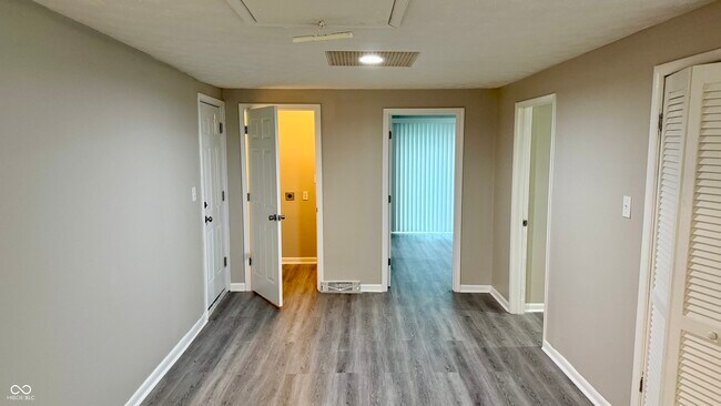 Building Photo - 2215 Durham Dr