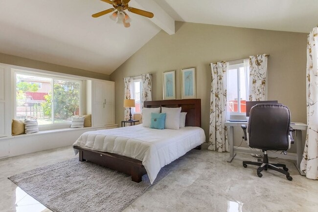 Building Photo - 10730 Carillon Ct