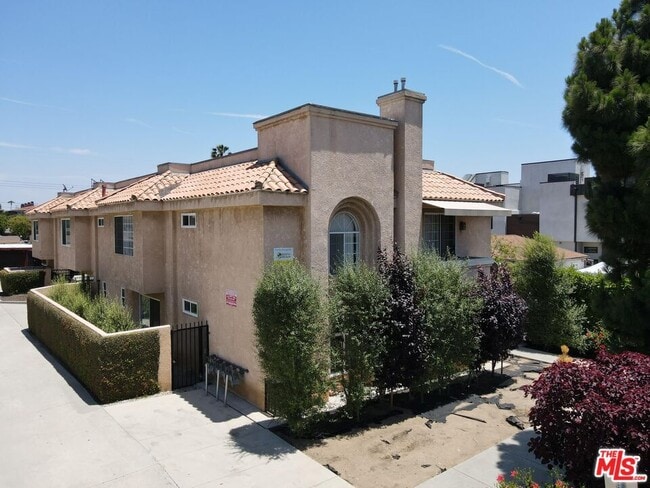 Building Photo - 3822 Bentley Ave