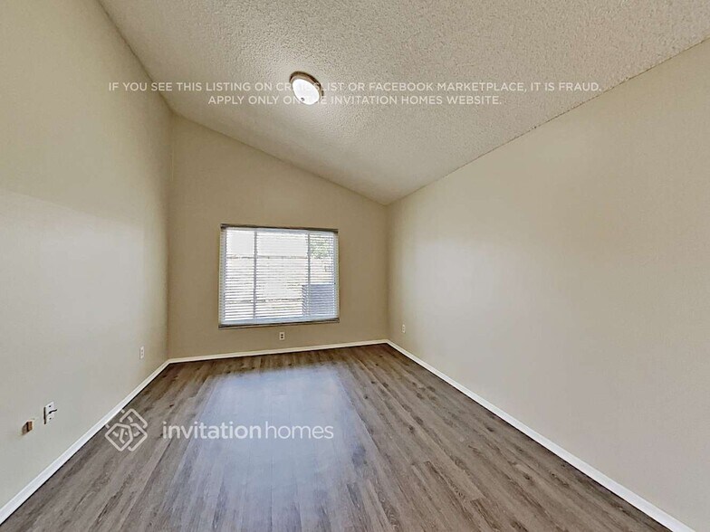 Building Photo - 562 Cidermill Pl