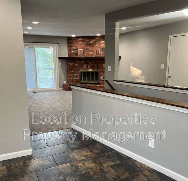 Building Photo - 2824 University Dr