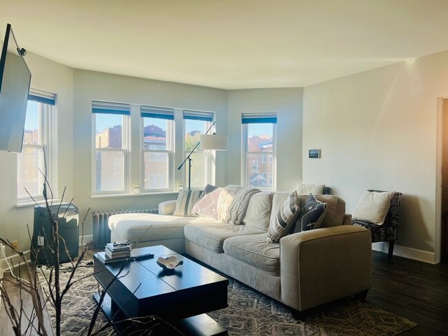 Building Photo - 1827 Gunderson Ave