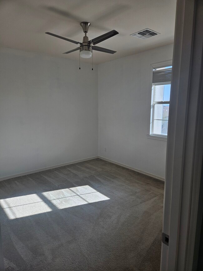 Building Photo - 20466 W Legend Trail