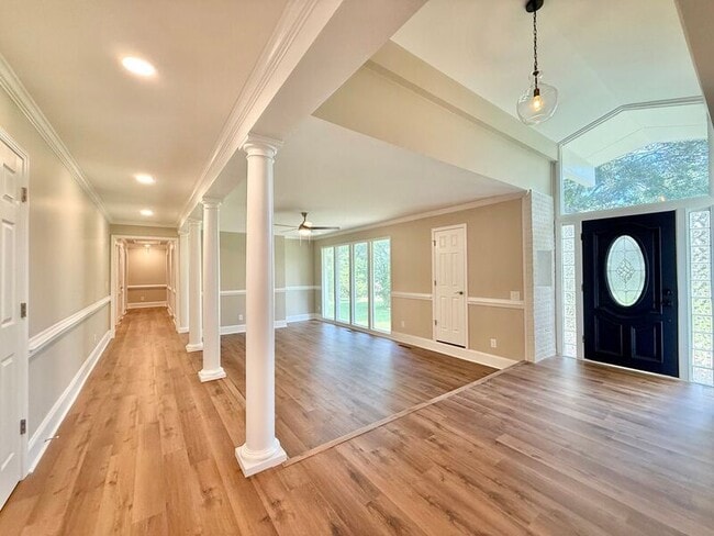 Building Photo - 5305 Castlebrook Dr