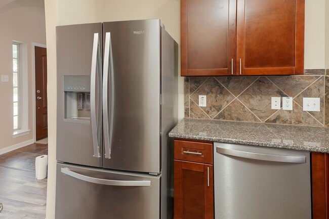 Building Photo - 3042 Camelia View Ln