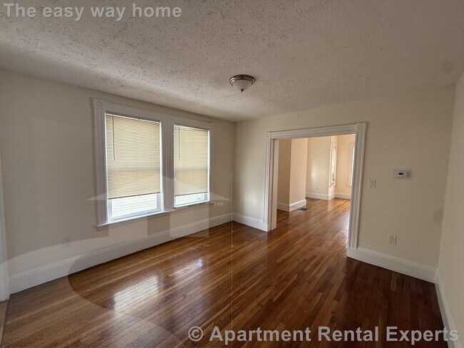 Building Photo - 55 Bonair St