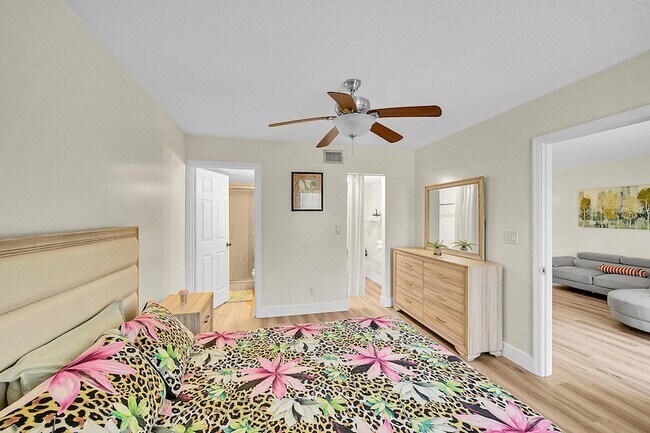 Building Photo - 9503 Boca Cove Cir