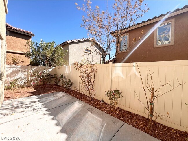 Building Photo - 6067 W Dewey Dr