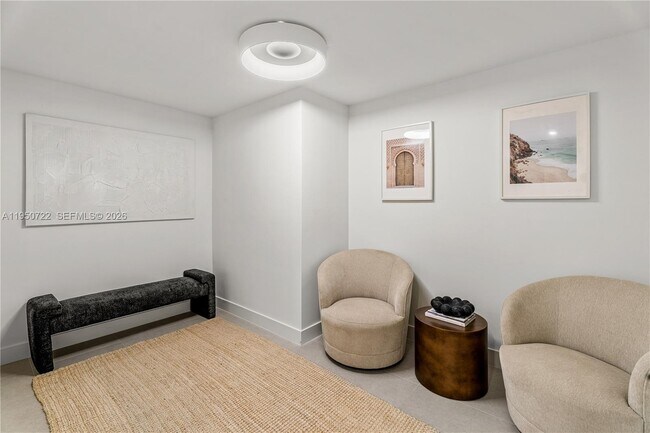 Building Photo - 700 NE 24th St