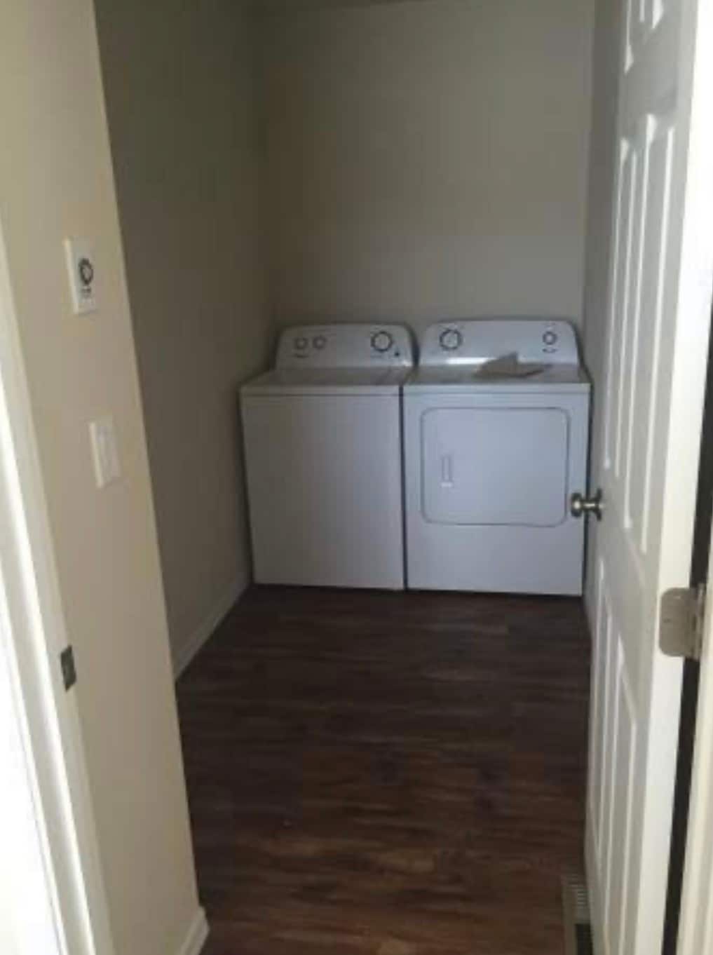 Building Photo - 1039 Alturas Dr